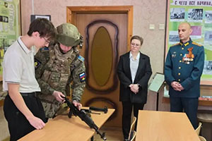 Рязанские школьники встретились с ветераном военной контрразведки          