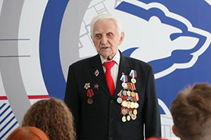 Школьники Самары встретились с ветераном Великой Отечественной войны Школьники Самары встретились с ветераном Великой Отечественной войны