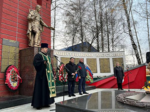 В Лобне после реконструкции открыли мемориальный комплекс В Лобне после реконструкции открыли мемориальный комплекс