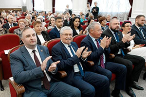 Сто южноуральцев получили «Общественное признание» за безупречный труд Сто южноуральцев получили «Общественное признание» за безупречный труд