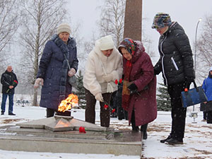 Сланцевчане почтили память воинов-освободителей         Сланцевчане почтили память воинов-освободителей