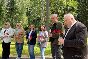 В Брянске почтили память военных журналистов к 84-летию фронтовой газеты В Брянске почтили память военных журналистов к 84-летию фронтовой газеты
