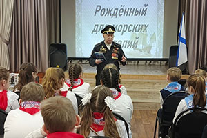 Алексинские школьники встретились с председателем совета ветеранов         Алексинские школьники встретились с председателем совета ветеранов