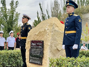 Астраханский сквер на Яблочкова был назван в честь композитора Василия Агапкина         Астраханский сквер на Яблочкова был назван в честь композитора Василия Агапкина