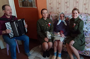 В Вологодском округе каждому ветерану Великой Отечественной войны устроили индивидуальный концерт В Вологодском округе каждому ветерану Великой Отечественной войны устроили индивидуальный концерт