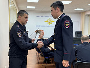 В Саратове поздравили участковых уполномоченных полиции с профессиональным праздником В Саратове поздравили участковых уполномоченных полиции с профессиональным праздником