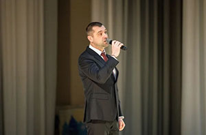 Мэр Екатеринбурга привез звезду в подарок бойцам СВО          