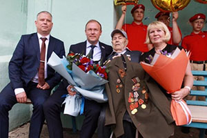 Ветеран из Алапаевска отметил 100-летний юбилей         Ветеран из Алапаевска отметил 100-летний юбилей