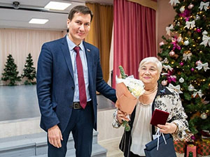 Ветеранам вручили памятные медали в Мурманске        