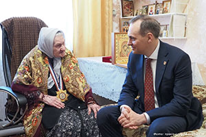 Жительнице Чамзинского района, ветерану ВОВ Валентине Яковлевне Чашиной присвоено звание «Почетный гражданин Республики Мордовия»     Жительнице Чамзинского района, ветерану ВОВ Валентине Яковлевне Чашиной присвоено звание «Почетный гражданин Республики Мордовия»