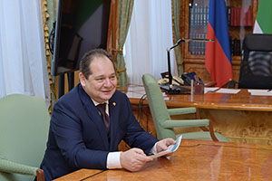 Ростислав Гольдштейн поблагодарил Людмилу Жукову за активную общественную работу и большой вклад в развитие ветеранского движения Ростислав Гольдштейн поблагодарил Людмилу Жукову за активную общественную работу и большой вклад в развитие ветеранского движения