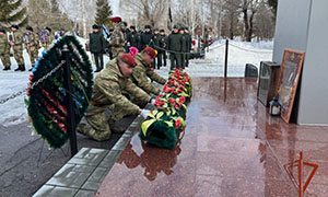 В Новосибирске почтили память погибших в Чечне бойцов отряда «Ермак» В Новосибирске почтили память погибших в Чечне бойцов отряда «Ермак»