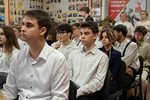 Курскую школу №1 имени Героя Советского Союза В. А. Горишнего и Симферополь связал телемост  Курскую школу №1 имени Героя Советского Союза В. А. Горишнего и Симферополь связал телемост
