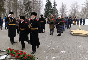 В Гатчине состоялась церемония возложения цветов к стеле «Город воинской славы»          