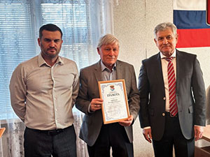 Первые лица города вручили ветеранам Новочеркасска почетные грамоты                   