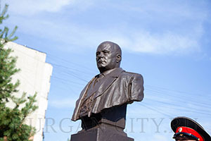 В Кургане открыли памятник Маршалу Голикову В Кургане открыли памятник Маршалу Голикову