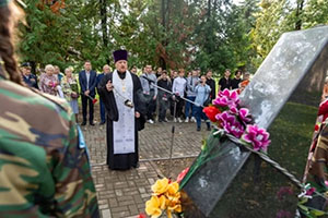 В Пскове почтили память жертв фашизма В Пскове почтили память жертв фашизма