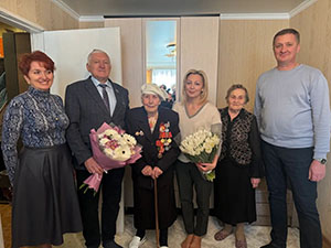 В Изобильном депутат Госдумы поздравила старейшего ветерана ВОВ со 104-летием В Изобильном депутат Госдумы поздравила старейшего ветерана ВОВ со 104-летием