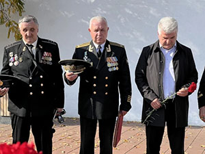 В Севастополе ветераны и кадеты почтили память погибших на линкоре «Новороссийск»        