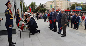 Во Владимире торжественно открыли стелу «Город трудовой доблести»        
