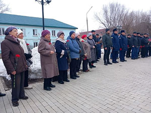 В день 86-летия СВВАУЛ у памятника «Учимся покорять небо» прошел торжественный митинг       