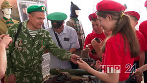 В нижнекамской школе открылась передвижная выставка-музей «На защите границ»