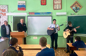 В ефремовской гимназии ветераны МВД провели урок мужества