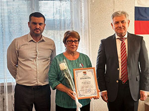 Первые лица города вручили ветеранам Новочеркасска почетные грамоты                   