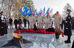 Возложение цветов к Вечному огню прошло в Великих Луках           