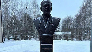 В подмосковной школе открыли бюст адмиралу флота Лобову