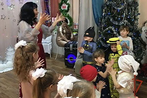 Ветераны Росгвардии подарили праздник детям Заринского центра                  