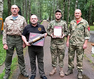 Новгородские поисковики передали в кемеровский краеведческий музей посмертную записку бойца
