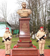 В селе Поддорье открыли памятник организатору Парада Победы