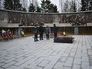 В Демянском округе благоустроили воинское захоронение