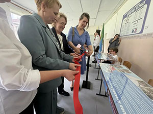 В школе Кочубеевского округа действующим участникам СВО открыли «Парты Героев»         