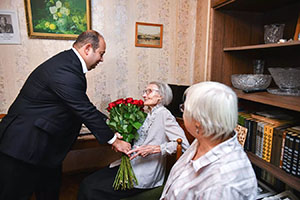 Глава Химок Волошин поздравил с Днем города ветерана ВОВ