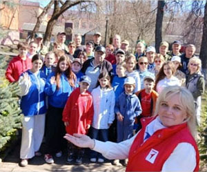 Школьники, педагоги и ветераны-пограничники вместе благоустроили территорию                   