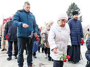 В Красногорске возложением цветов к Вечному огню почтили память защитников Москвы