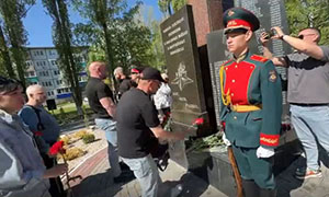 В Балаково открыли обновленный мемориал воинам-землякам                            