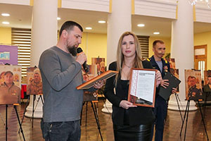 Выставка портретов участников СВО открылась в Находке                                 